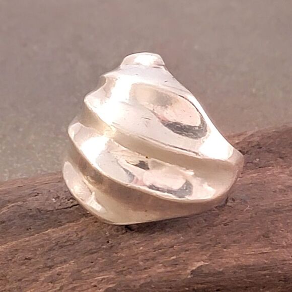 Sterling Contemporary Ribbed Sculptural Statement Ring - Picture 6 of 11
